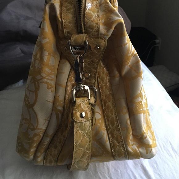 - Jessica Simpson Weekend Bag - Picture 4 of 4